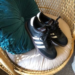 Samba adidas youth 6 (women’s 7.5)